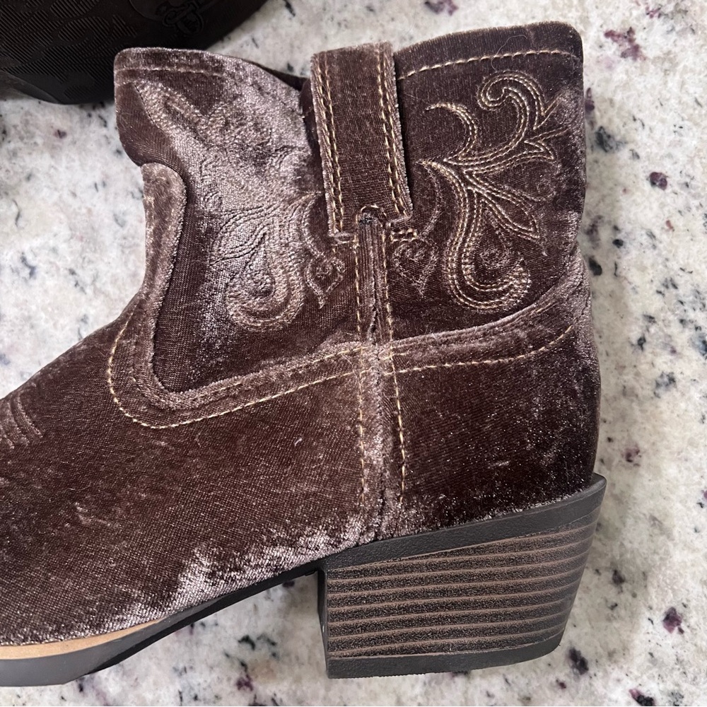 Justin Boots Rich Brown Velvet Ankle Booties - Picture 3 of 8